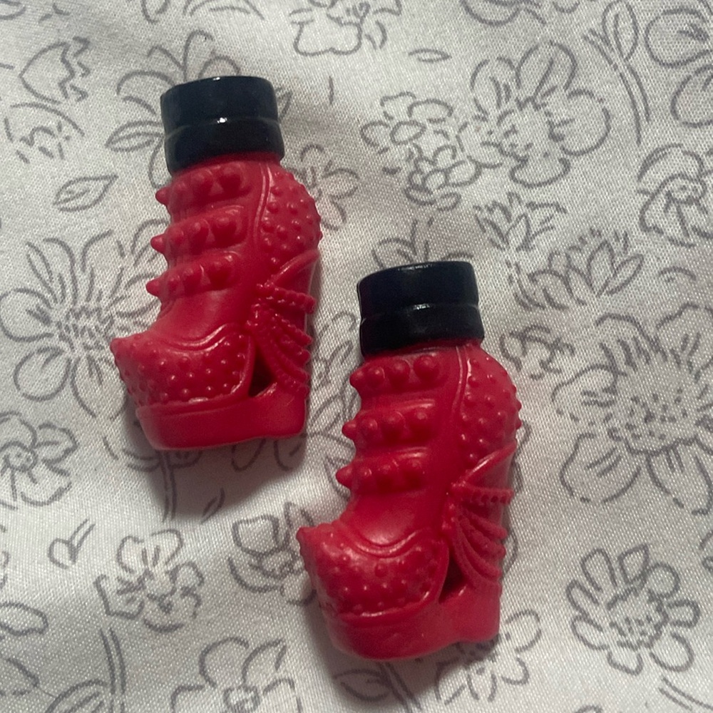 monster high doll red + black shoes